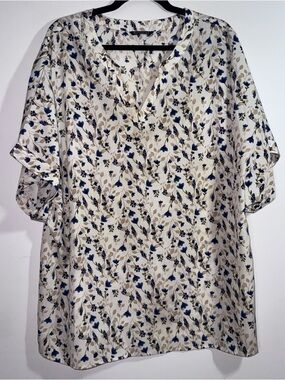 BloomChic Floral Tunic Blouse 22/24 Blue Ivory V Neck Short Sleeve Plus Size